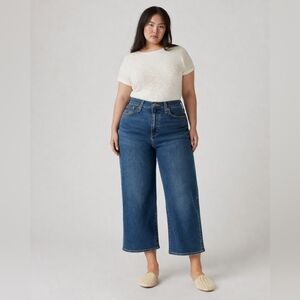 LEVI'S HIGH RISE LOOSE CROP JEANS NWT!